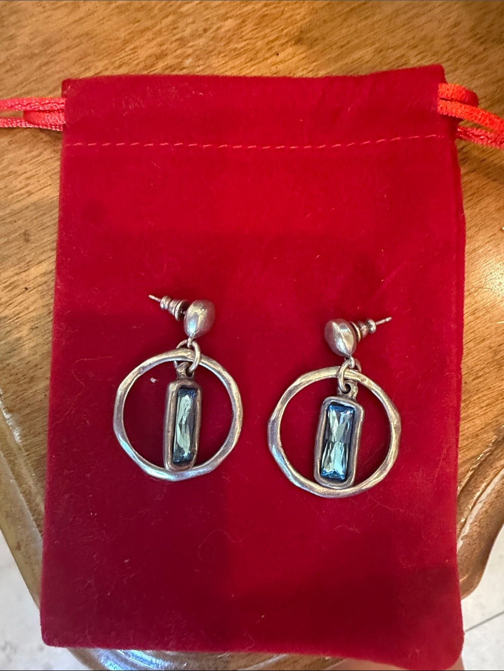 UNO de 50 "Unconventional" Silver Drop Earrings with Blue Crystals